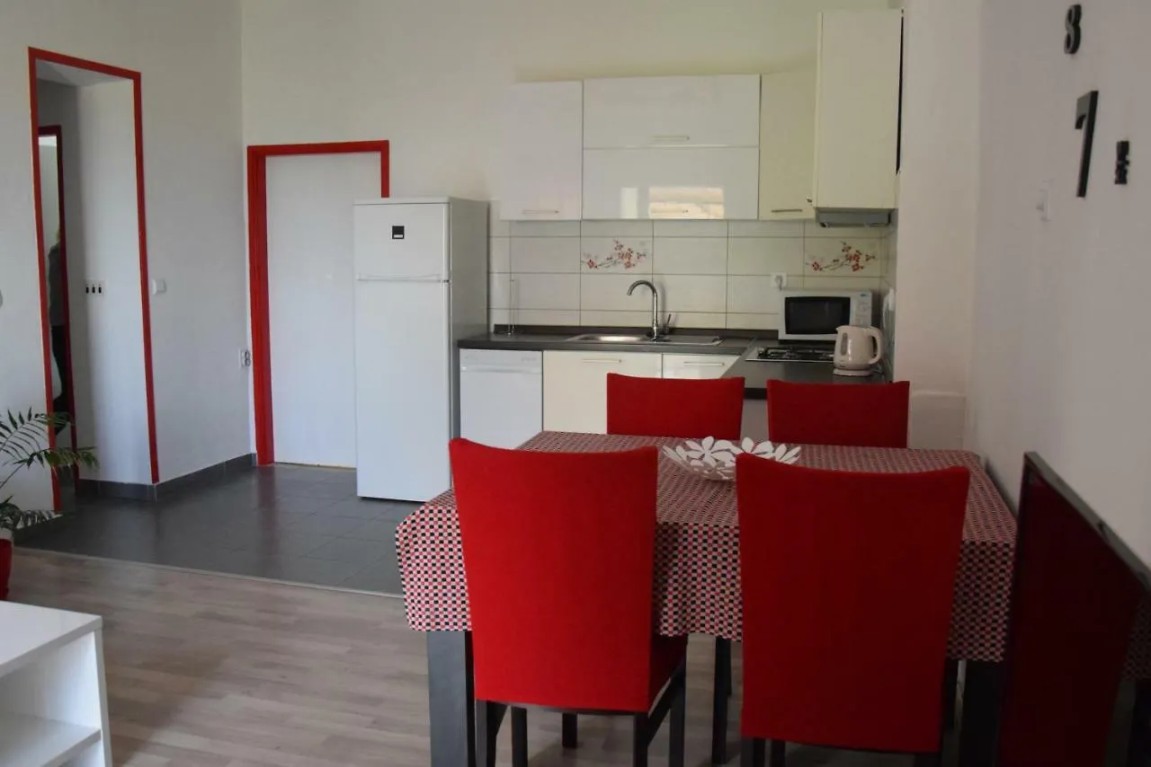 Apartman Ana Sali 0*,