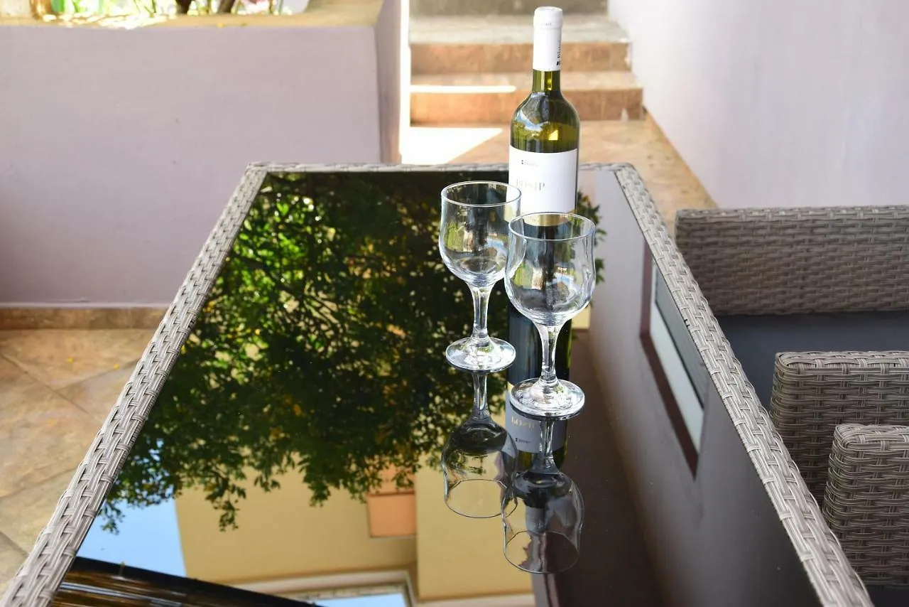 Apartman Ana Sali 0*,